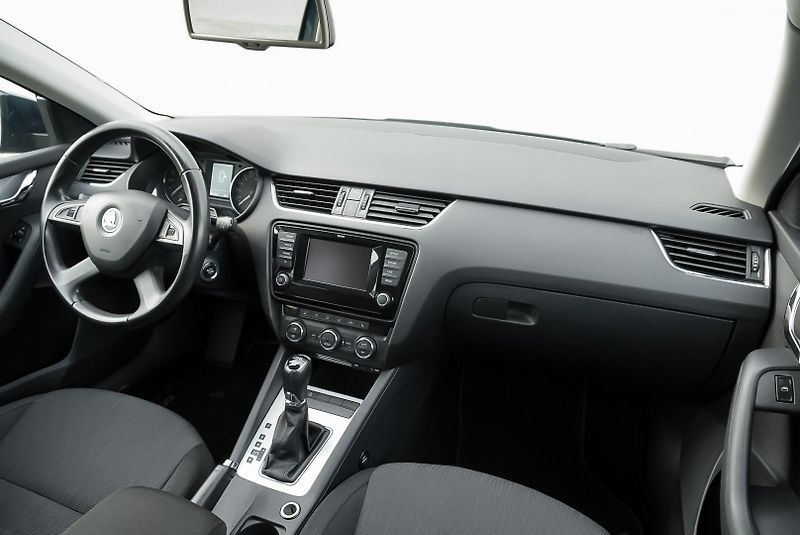 Škoda Octavia 2.0 TDi DSG ELEGANCE - fotka 13 z 24