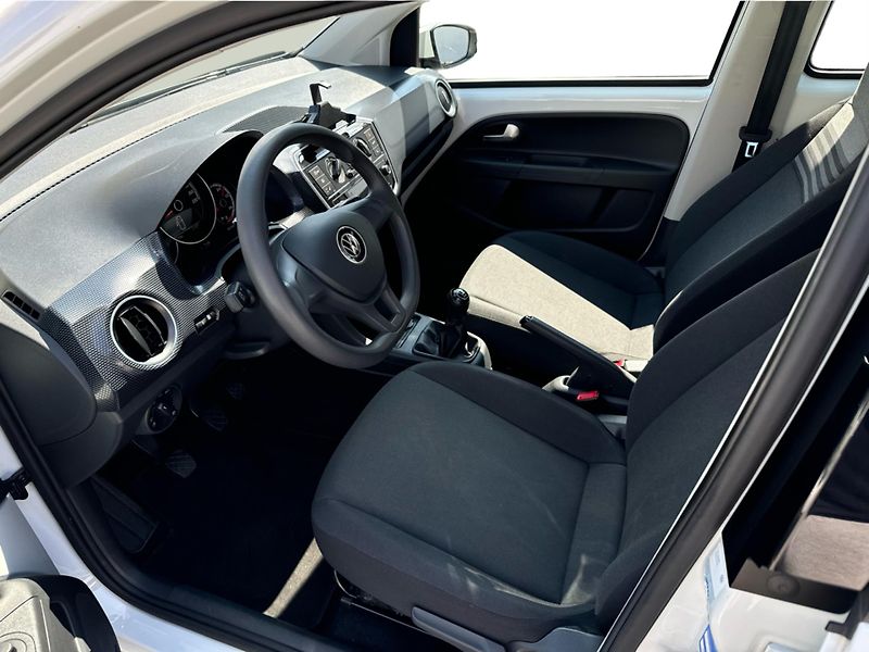 Volkswagen up! 1,0 48kw - fotka 12 z 12