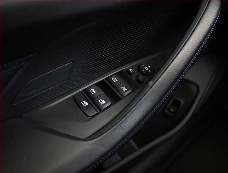 BMW i4 (2022) eDrive40, SoH 91% - fotka 16 z 20