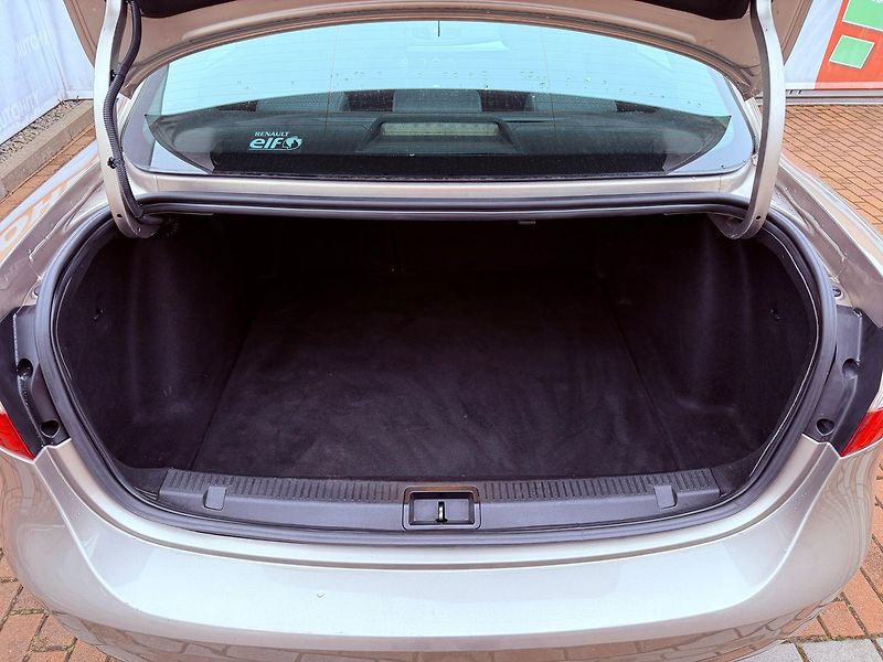 Renault Fluence 1.6 16V, ČR - fotka 9 z 20