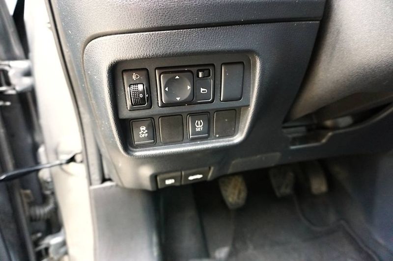 Nissan Juke (2015) 1,6i 69 kW - fotka 29 z 40