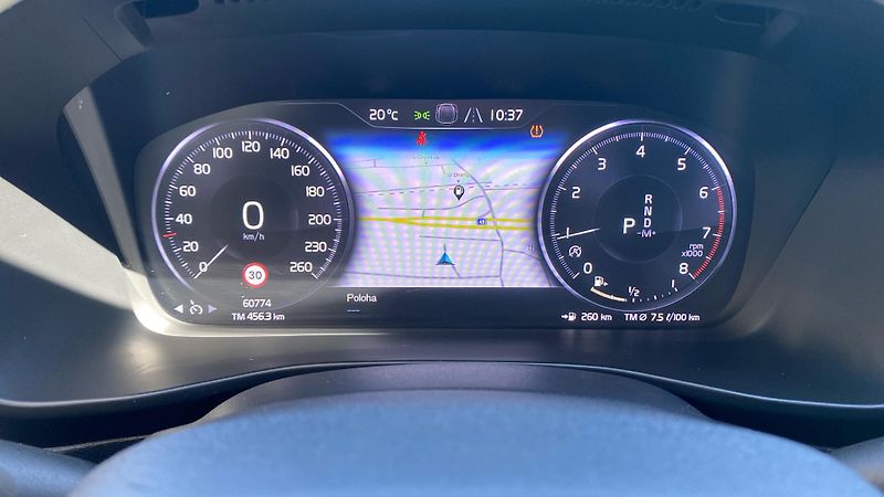 Volvo XC40 MOMENTUM, T3 FWD, 120 kW / 163 - fotka 15 z 27