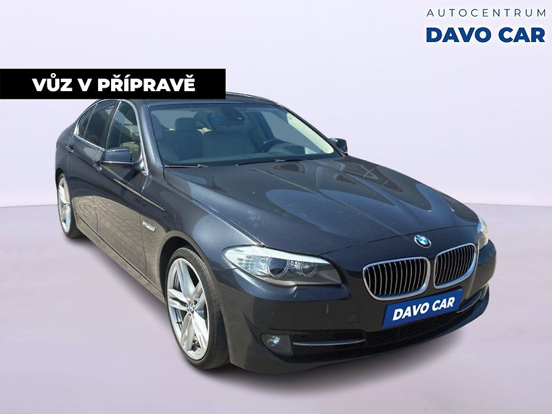 BMW Řada 5 3,0 523i 150kW - fotka 2 z 12