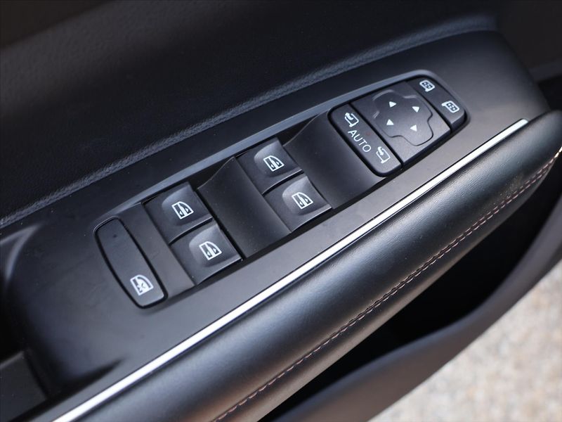 Renault Koleos 2,0 dCi 135kW Initale Paris CZ - fotka 15 z 30