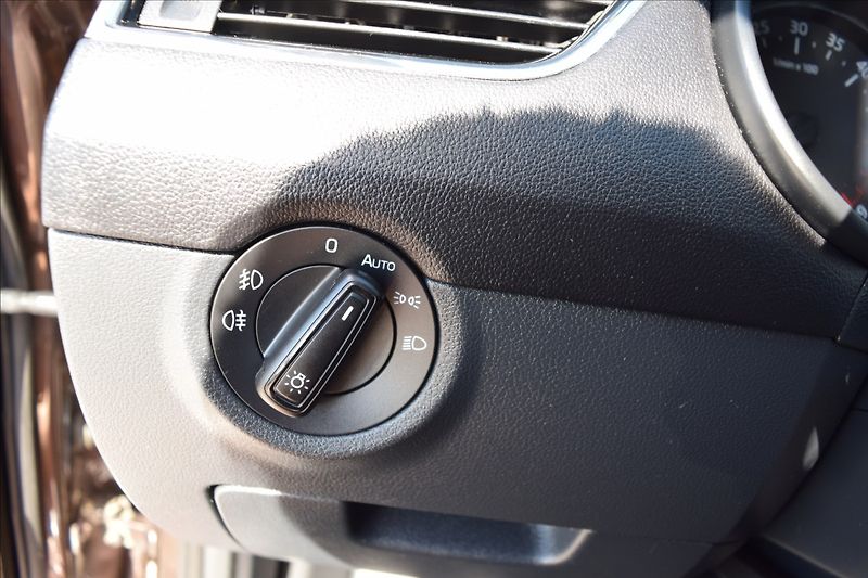 Škoda Octavia 2,0 TDI 110KW DSG TAŽNÉ NAVI - fotka 30 z 47