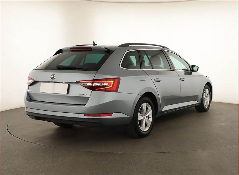 Škoda Superb (2018) 2.0 TDI, Automat, Navi - fotka 5 z 19