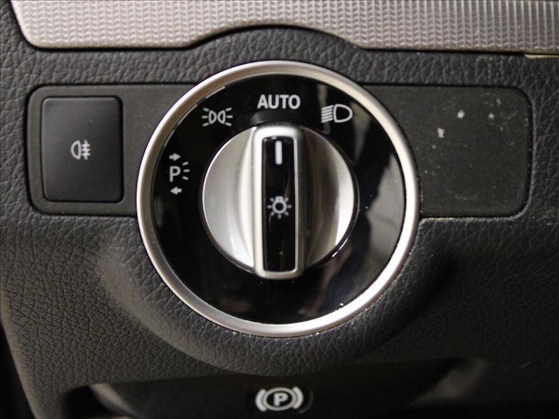 Mercedes-Benz Třídy E 2,0 Cabrio E 200 7G-tronic - fotka 15 z 32