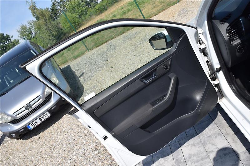 Škoda Fabia 1,2 TSI 66KW TOP VÝBAVA - fotka 27 z 49