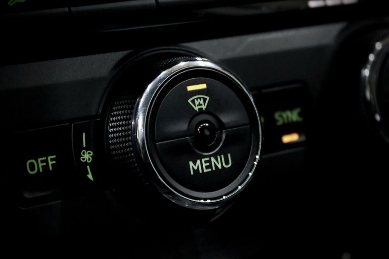 Škoda Octavia 3 Combi 1.4 TSI 110 kW DSG - fotka 30 z 36
