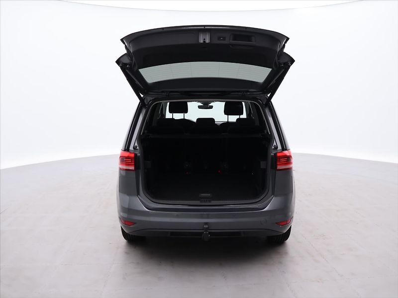 Volkswagen Touran 2,0 TDI DSG Parorama Navi - fotka 9 z 28