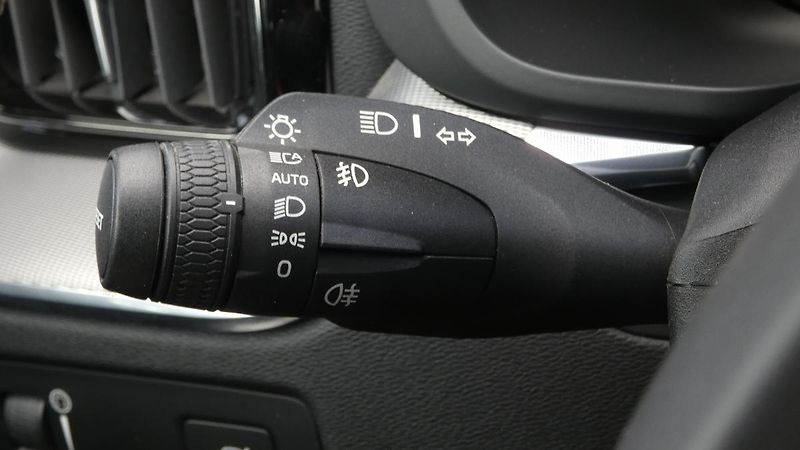 Volvo XC60 B4 AWD R Design - fotka 10 z 24