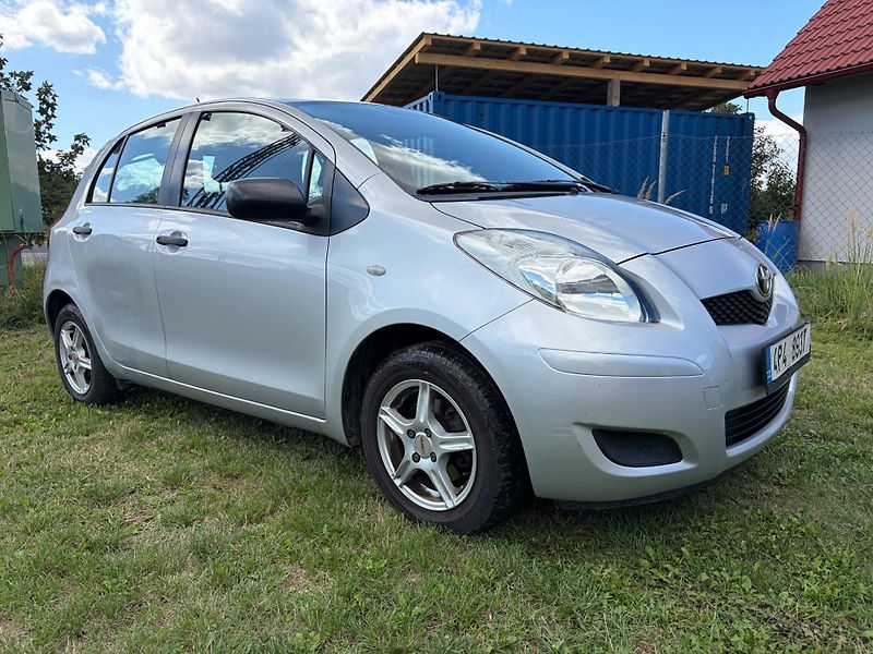 Toyota Yaris (2010) 1.0 VVT-i, Parkovací senzory - fotka 3 z 9