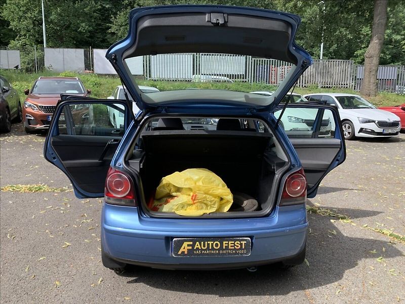 Volkswagen Polo 1,2 i KLIMATIZACE - fotka 17 z 18