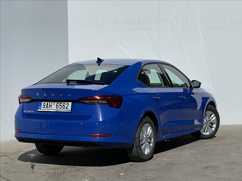 Škoda Octavia 2,0 TDI Ambition Plus LED+PDC - fotka 3 z 23