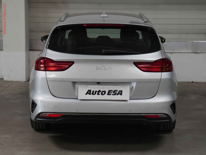 Kia Ceed (2023) 1.5 T-GDI, 1.maj,ČR, servis - fotka 5 z 20