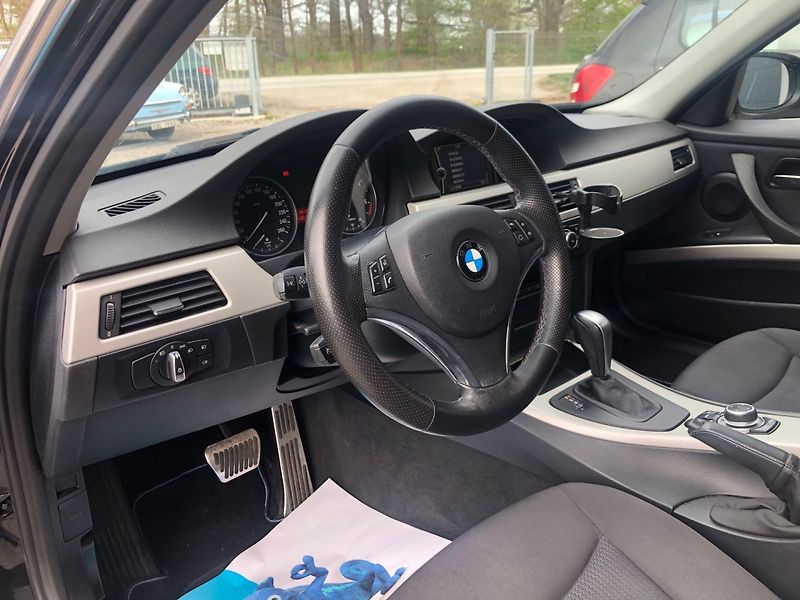 BMW Řada 3 (2010) 330 xDrive 180 kW, automat - fotka 17 z 29