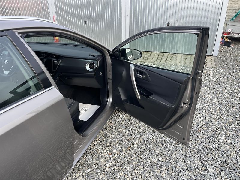 Toyota Auris 1.8i 16v HYBRID AUT NAVI CAM!! - fotka 124 z 166