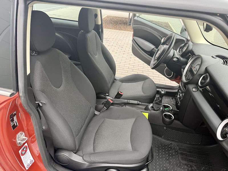 Mini Cooper (2012) 1.6 90kW FACELIFT!!! - fotka 12 z 19