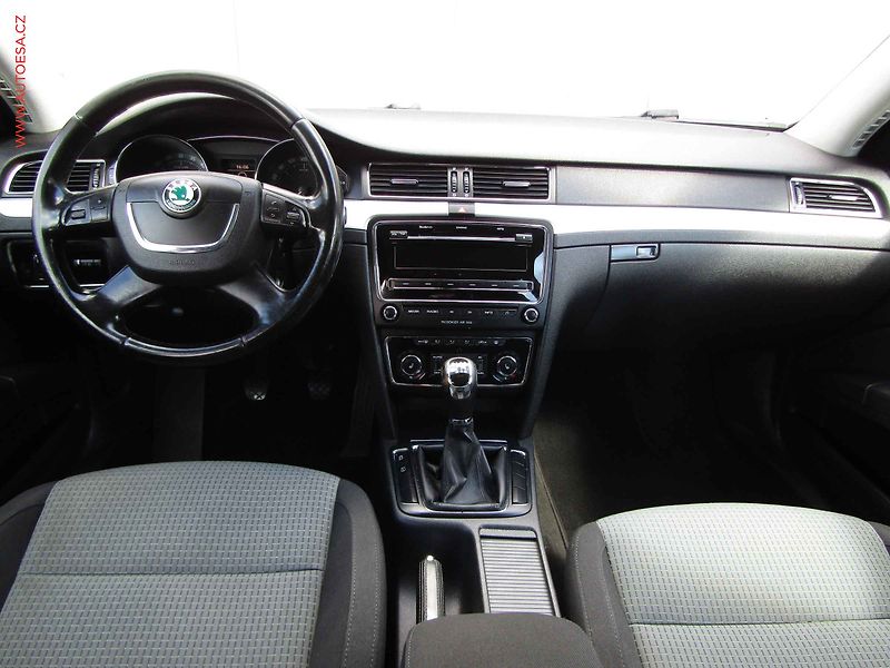Škoda Superb (2010) 2.0 TDi, Ambition, TZ, xenon - fotka 8 z 20