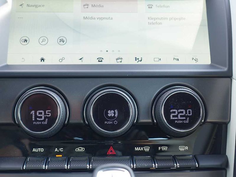 Jaguar F-Type 5,0 V8 75 P450 kabriolet 4x4 - fotka 28 z 38