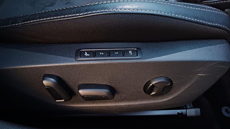 Škoda Octavia SCOUT TSI 4x4-WEBA-PANO-HUD-TZ - fotka 25 z 50