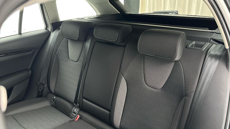 Škoda Octavia 2.0 TDI Ambition Combi - fotka 16 z 26