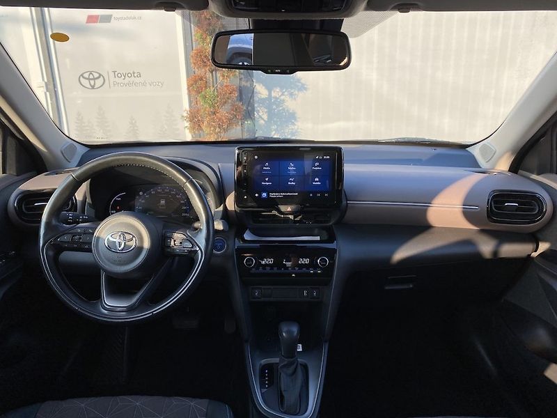 Toyota Yaris Cross 1.5HEV, ČR-1m, Executive, DPH - fotka 11 z 16