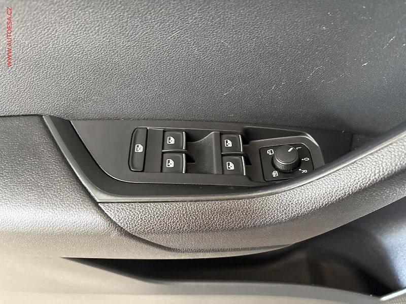 Škoda Karoq (2018) 1.5 TSi, ČR, Style, LED - fotka 12 z 19