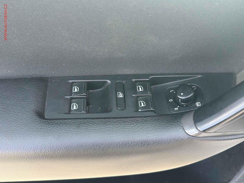 Volkswagen Passat (2012) 2.0TDi 4x4, DSG, bixen, navi - fotka 11 z 24