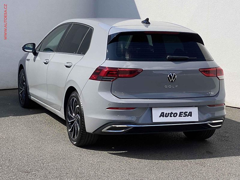 Volkswagen Golf (2023) 1.5 TSi, ČR, Style, AT, LED - fotka 6 z 21