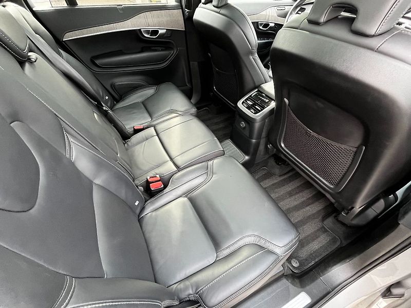 Volvo XC90 Ultimate T8 AWD 335kW - fotka 17 z 26