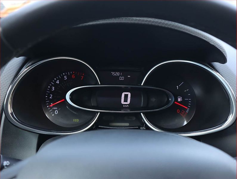Renault Clio (2019) Limited 0.9 TCe, Serv.kniha - fotka 11 z 19
