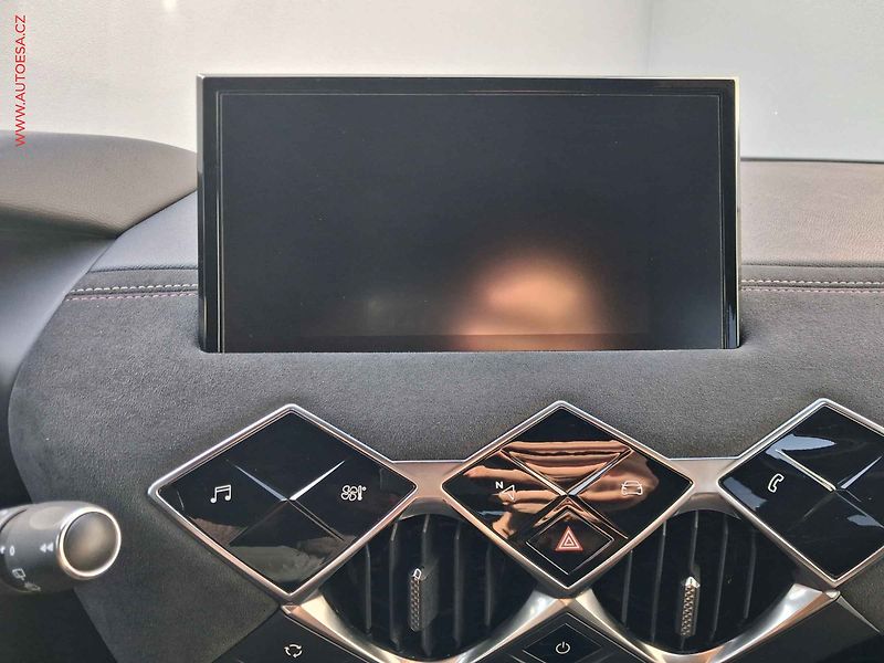 DS Automobiles DS3 Crossback (2020) 1.2 PT, LED, navi - fotka 15 z 19