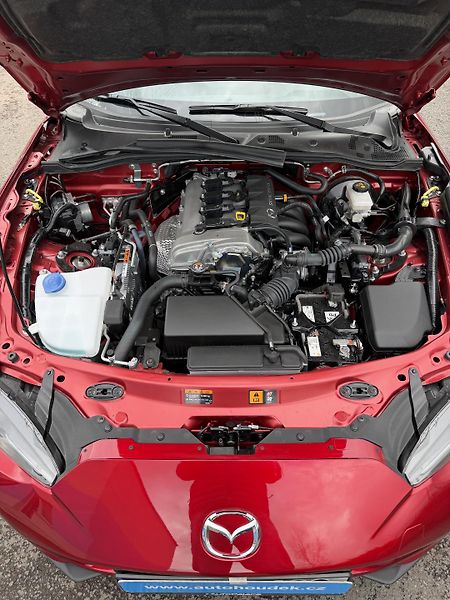 Mazda MX-5 1,5i 97kW NAVIGACE   - fotka 9 z 15
