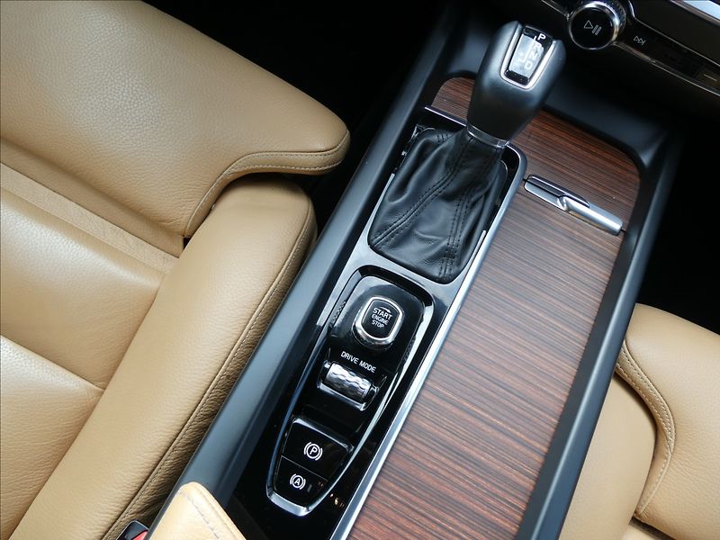 Volvo V60 2,0 D3 AWD Inscription,DPH,ČR - fotka 29 z 41