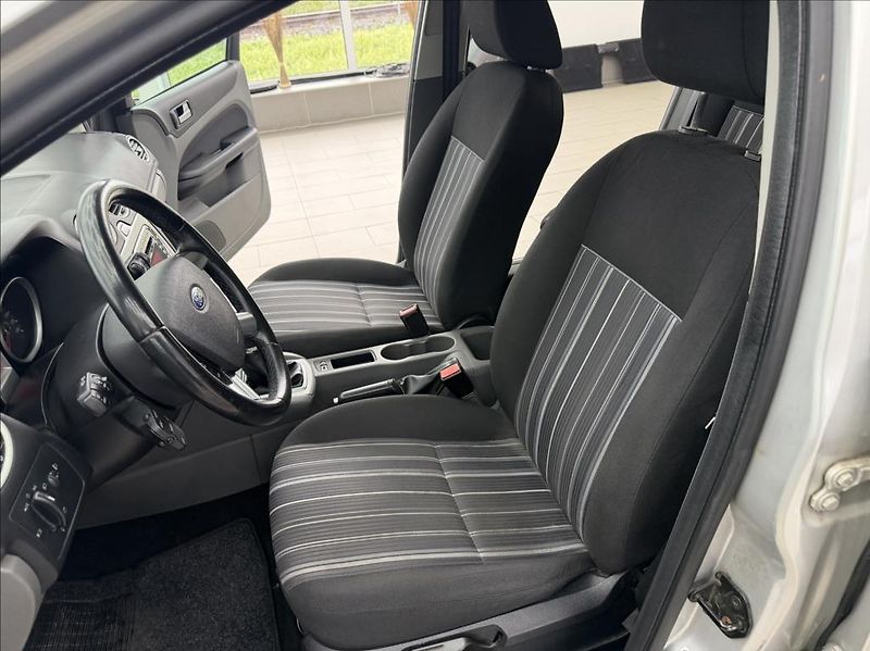 Ford Focus 1,6 i, Klima, 16V, 74kw, - fotka 10 z 24