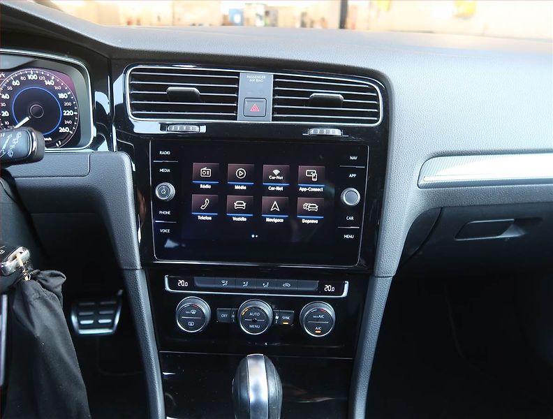 Volkswagen Golf (2020) R-Line 1.5 TSI, Automat, Kůže - fotka 12 z 20