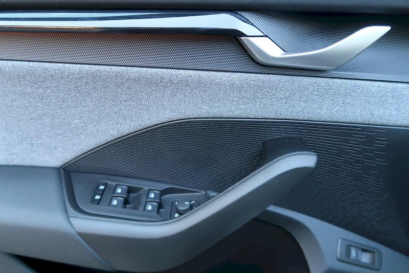 Škoda Octavia (2024) Top Selection 1.5 TSI 110 kW - fotka 16 z 28