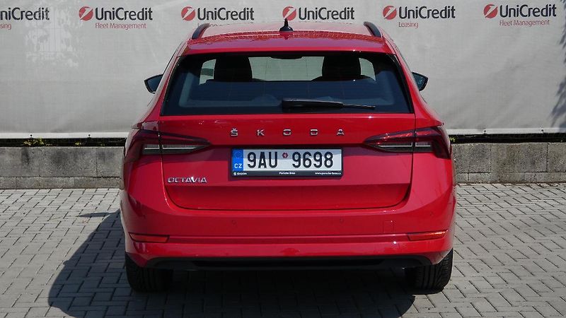 Škoda Octavia Combi 2,0 TDI Ambition - fotka 4 z 23