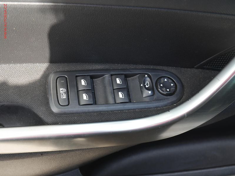 Peugeot 308 (2014) 1.6VTi, 1.maj,ČR, Active - fotka 11 z 16