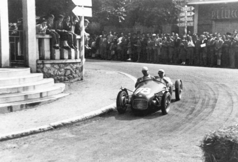 Maria Teresa de Filippis byla první ženou, která kdy řídila vůz Formule 1 při Grand Prix. Motoristický svět ji znal pod přezdívkou Pilotino.