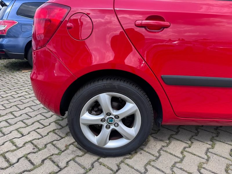 Škoda Fabia (2011) 1,2 TSI 63 KW KM STK - fotka 13 z 49