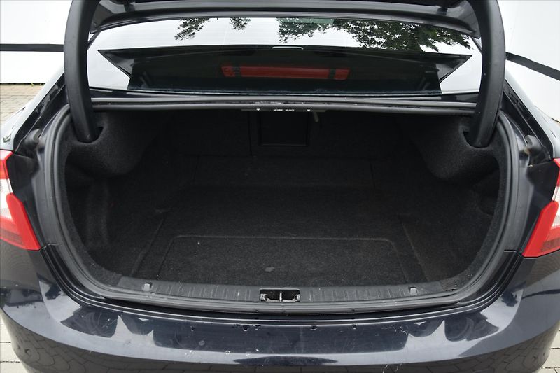 Volvo S60 2.0D 120kW MOMENTUM ČR - fotka 12 z 22