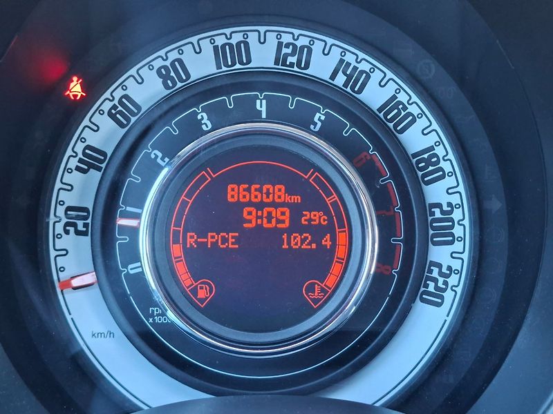 Fiat 500C (2012) 1.2i 51kW -SENZORY-KLIMA - fotka 18 z 37