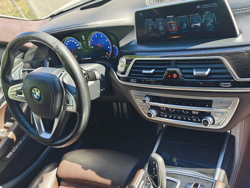 BMW Řada 7 (2016) 3,0 740d xDrive M - fotka 24 z 43
