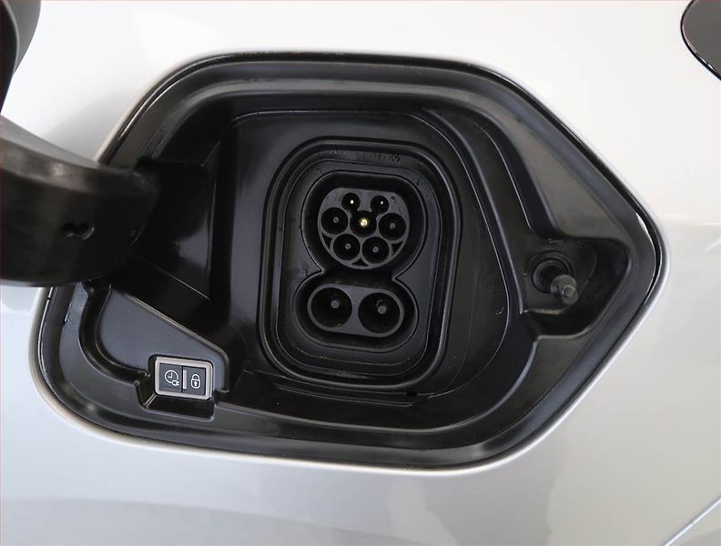 Opel Corsa (2023) Elegance 50 kWh, SoH 96% - fotka 27 z 28