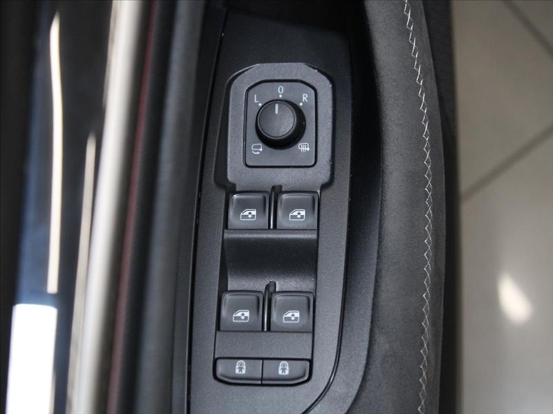 Škoda Kodiaq 2,0 TDi 4x4 Sportline PANO. TZ - fotka 18 z 27