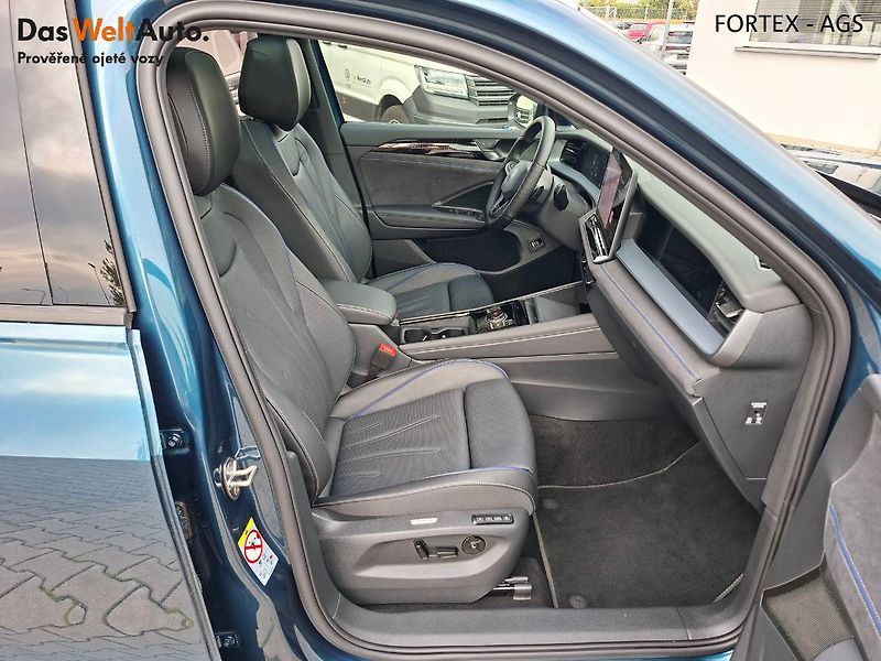Volkswagen Tayron (2025) R-LINE,2.0 TSI,195kW,4x4,Záruk - fotka 16 z 35
