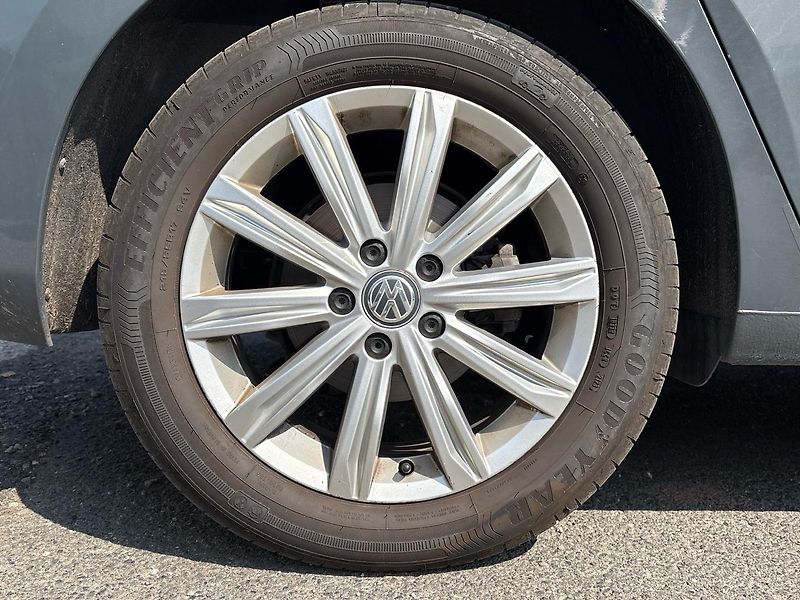 Volkswagen Touran (2023) 1.5 TSI 110 kW  - fotka 8 z 25