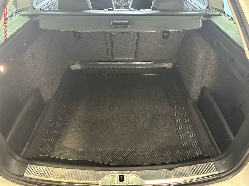Škoda Superb (2014) 2.0 TDi, ČR, Bixen, autoAC - fotka 7 z 16